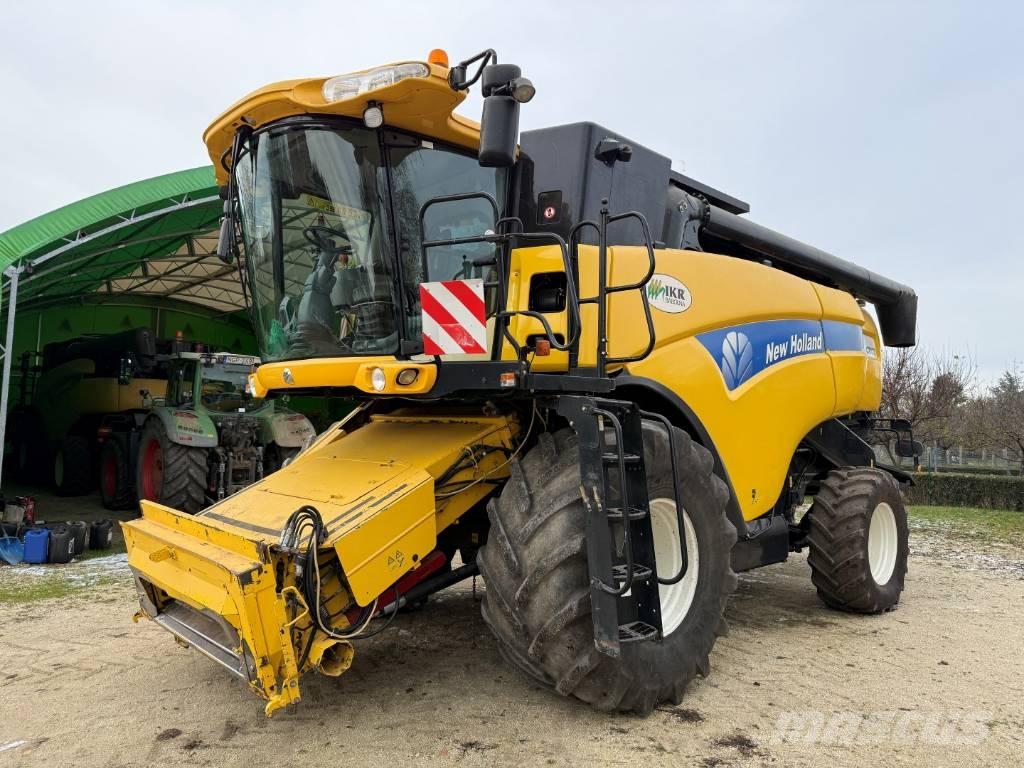 New Holland CX 8070 Moissonneuse batteuse