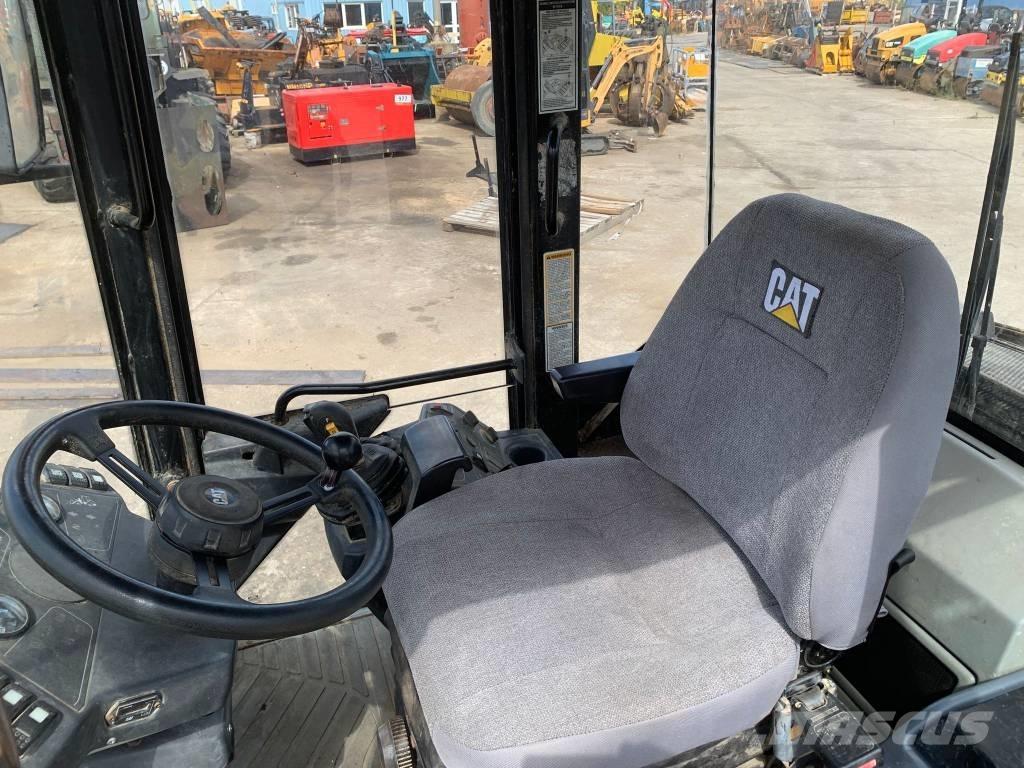 CAT 908 Chargeuse sur pneus