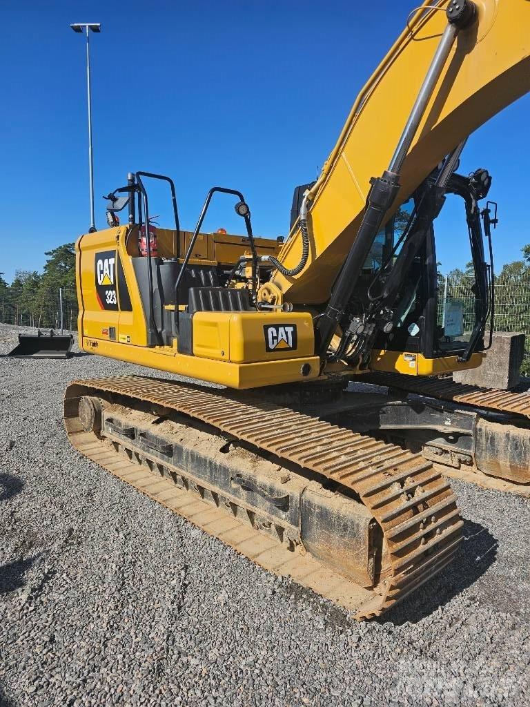 CAT 323 Pelle sur chenilles