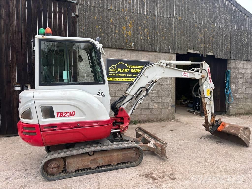 Takeuchi TB 230 Mini pelle < 7t