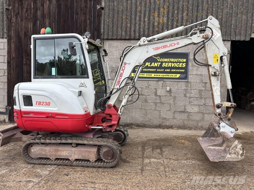 Takeuchi TB 230 Mini pelle < 7t