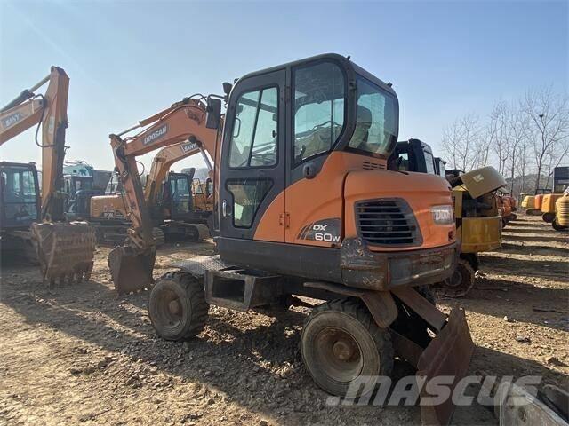 Doosan DX60W Pelle sur pneus