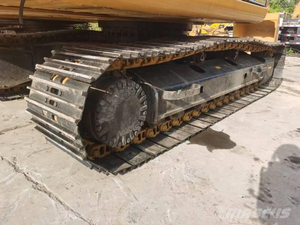 CAT 320d2 Pelle sur chenilles