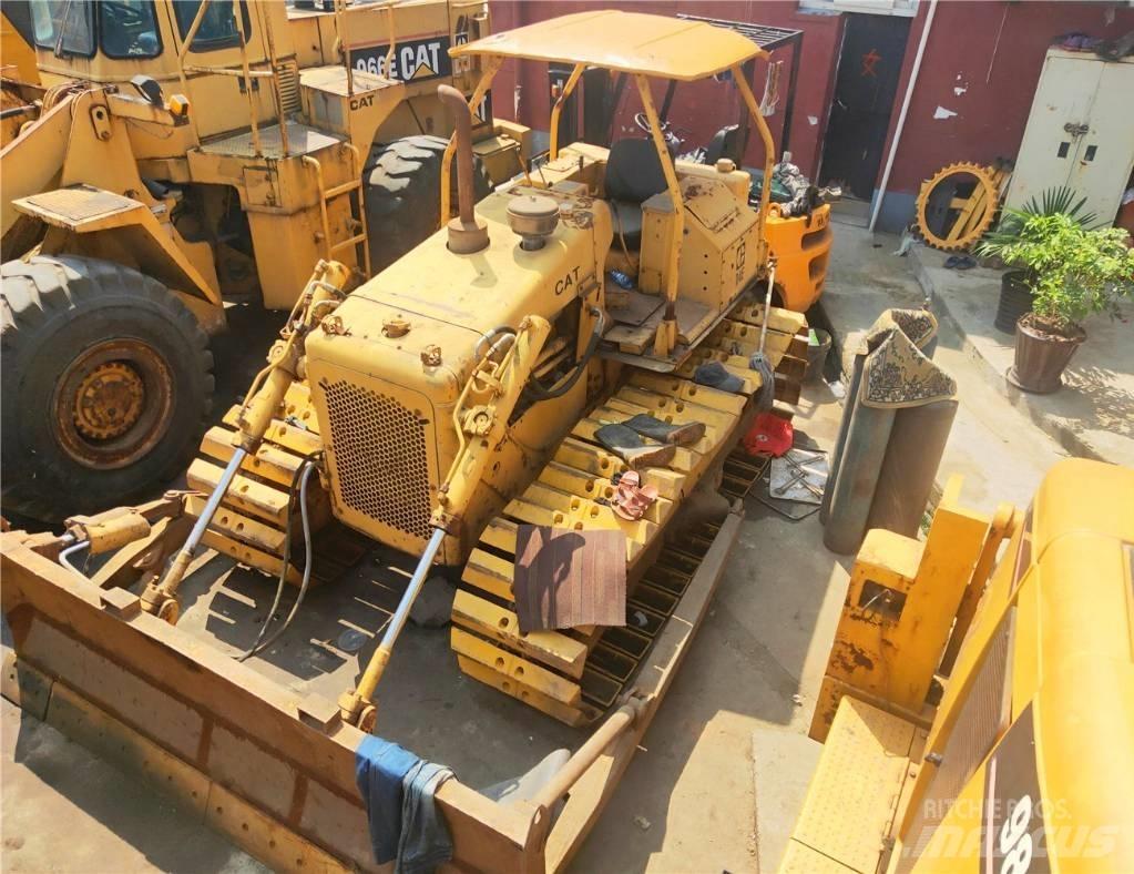 CAT D 4 E Bouteurs sur chenilles