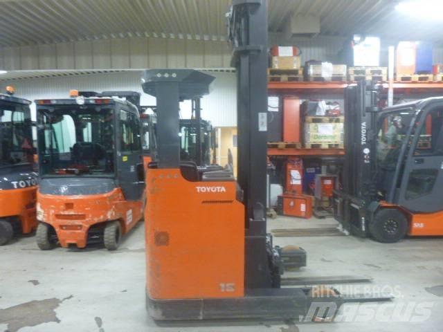 Toyota BT RR B2 Chariot à mât rétractable