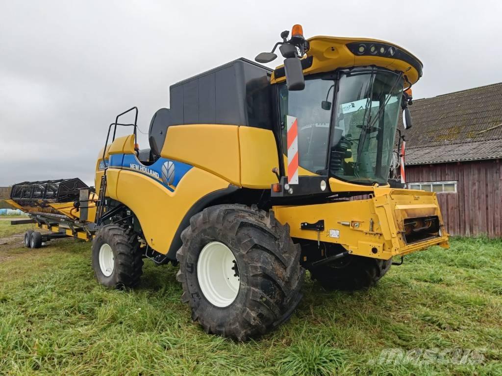 New Holland CX6.80 Moissonneuse batteuse