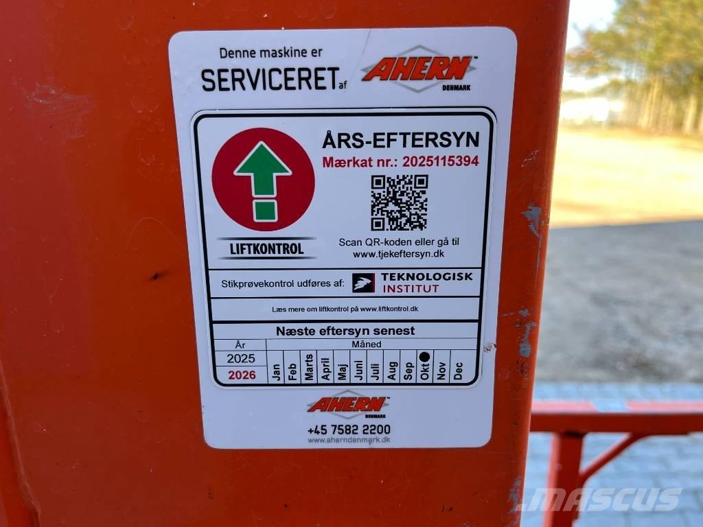 JLG 1230 ES Mât vertical