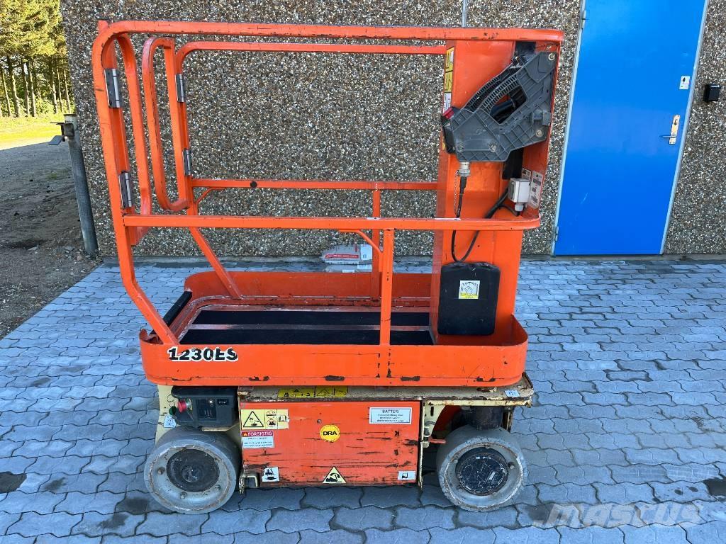 JLG 1230 ES Mât vertical