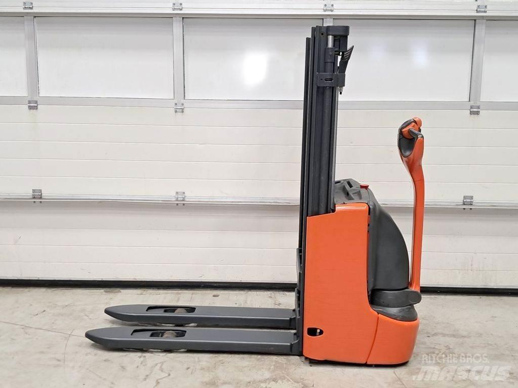 Linde L10B Gerbeur accompagnant