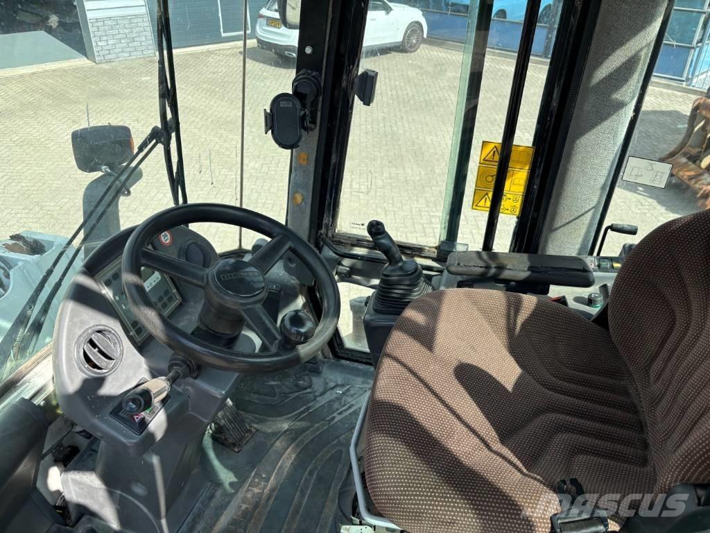 Liebherr L 538 Chargeuse sur pneus