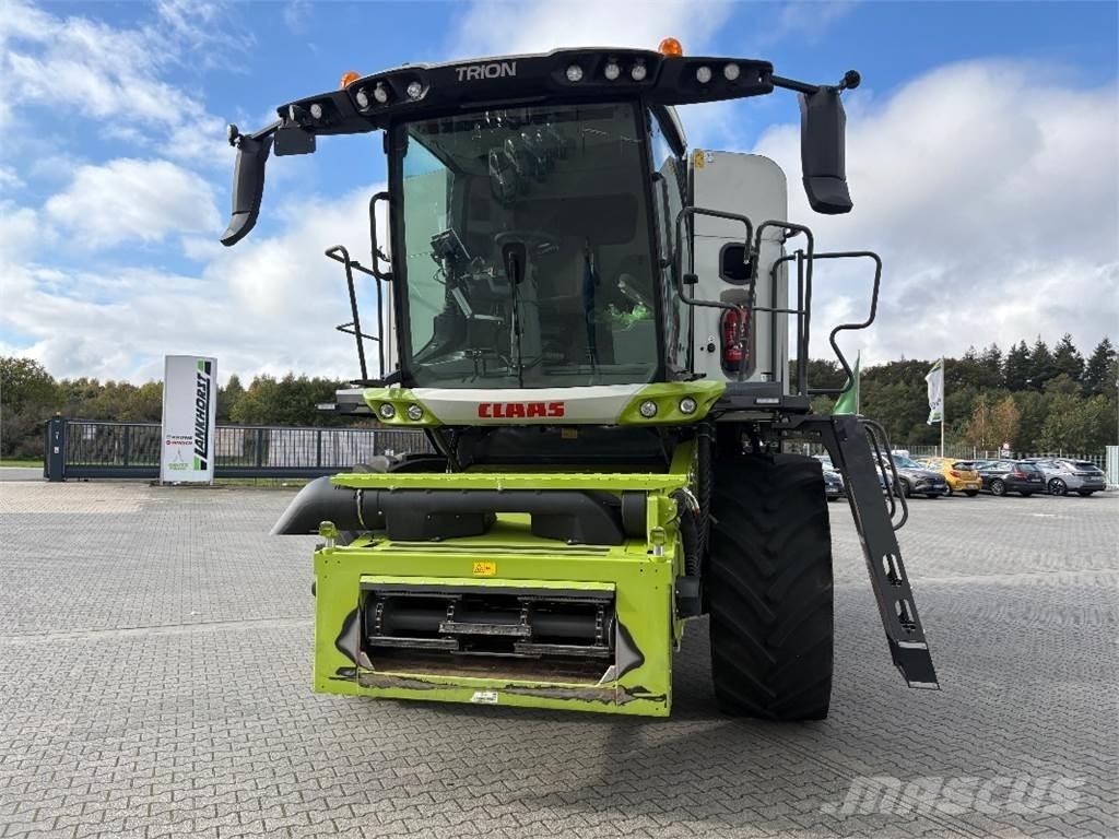 CLAAS TRION 520 Moissonneuse batteuse