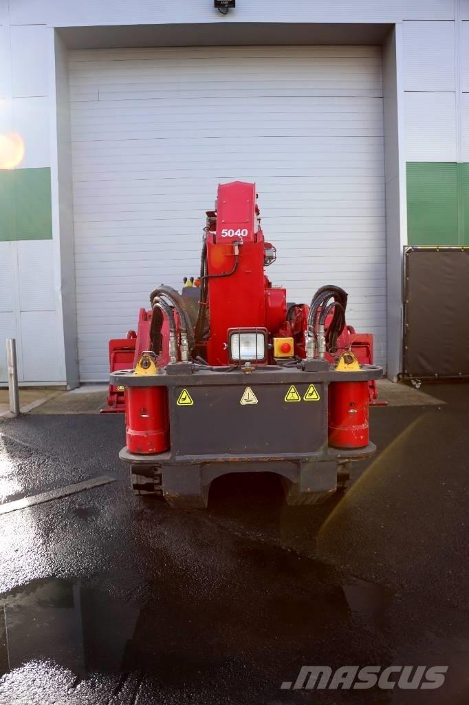 Unic URW-506 Mini grue