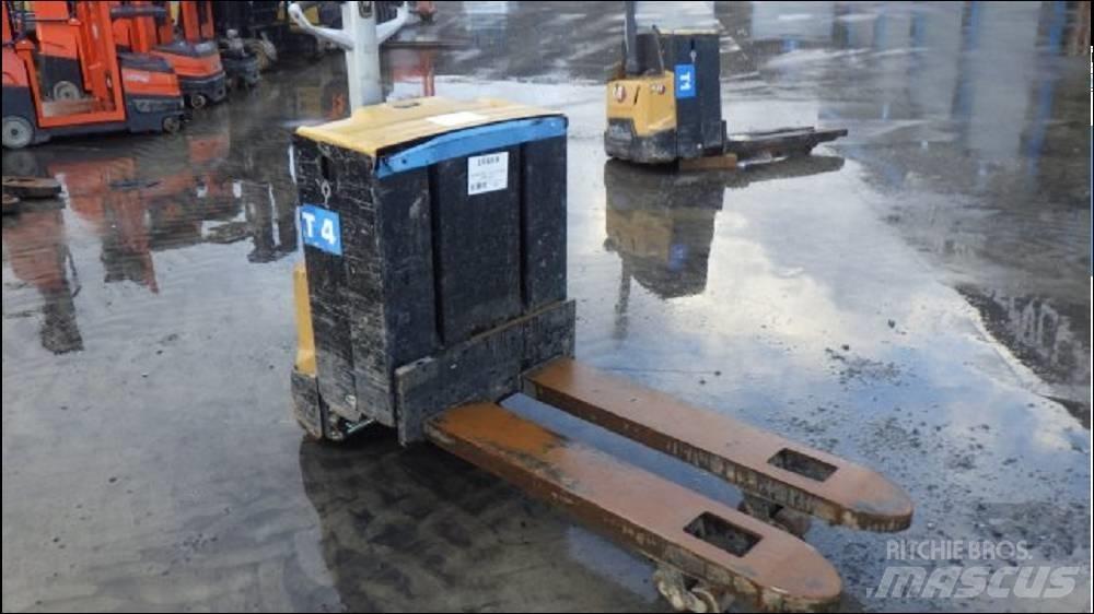 CAT NPP 20 N2E Transpalette accompagnant