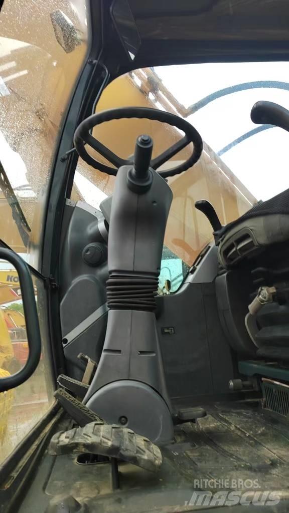 Hyundai 210W-9 Pelle sur pneus