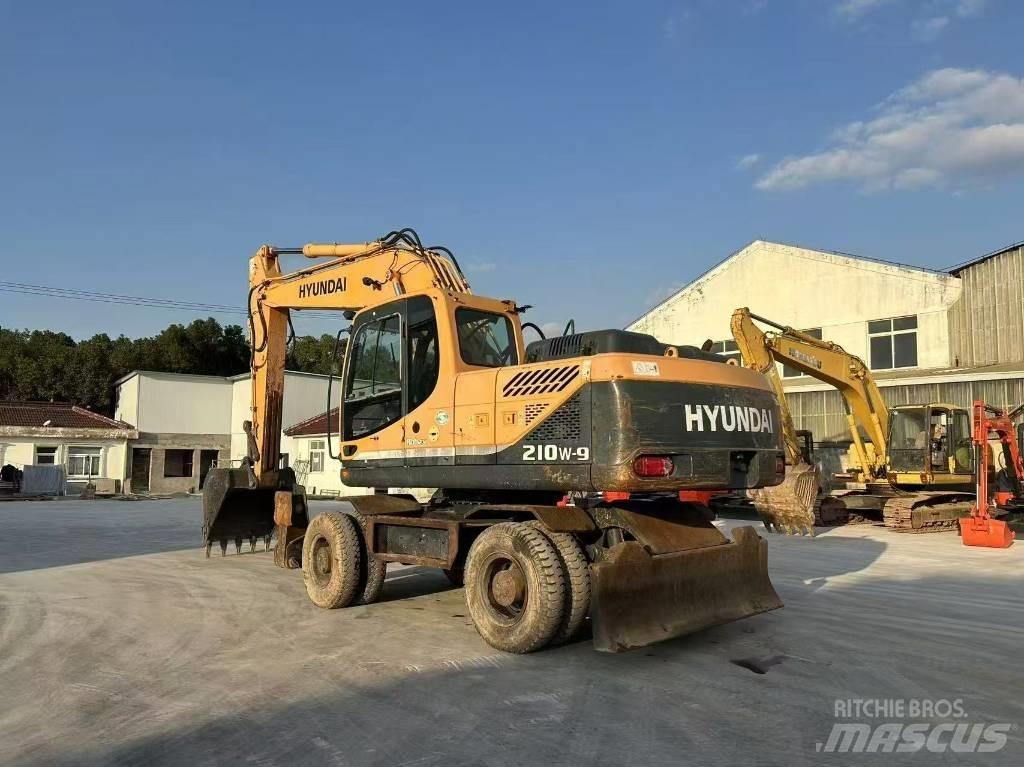 Hyundai 210W-9 Pelle sur pneus