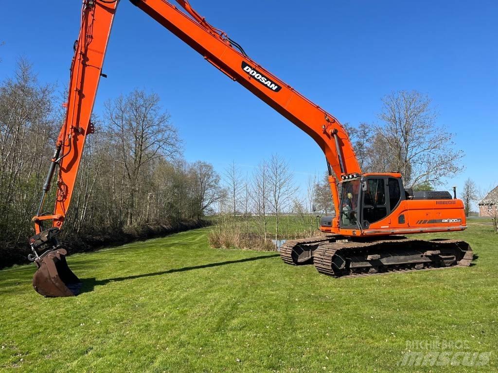 Doosan DX 300 Pelle sur chenilles