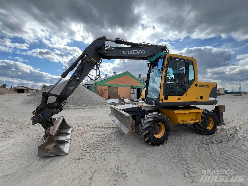 Volvo EW 140 B Pelle sur pneus