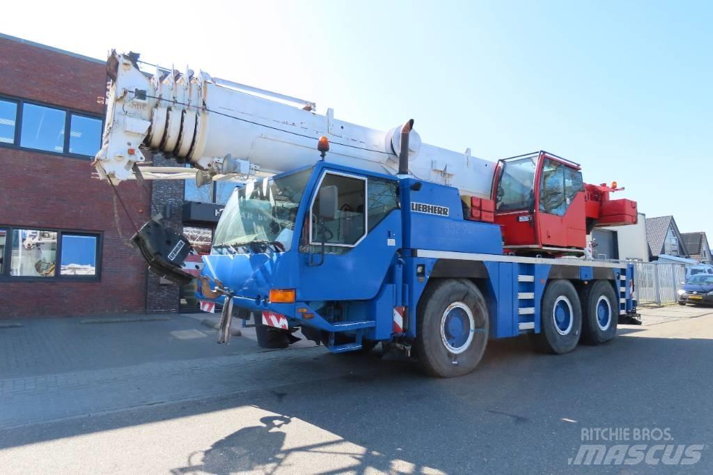 Liebherr LTM 1055-1 Grues tout terrain