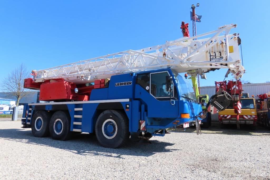 Liebherr LTM 1055-1 Grues tout terrain
