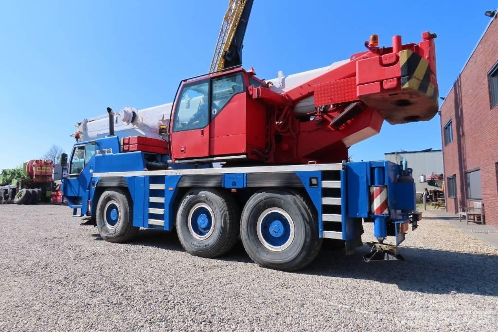 Liebherr LTM 1055-1 Grues tout terrain