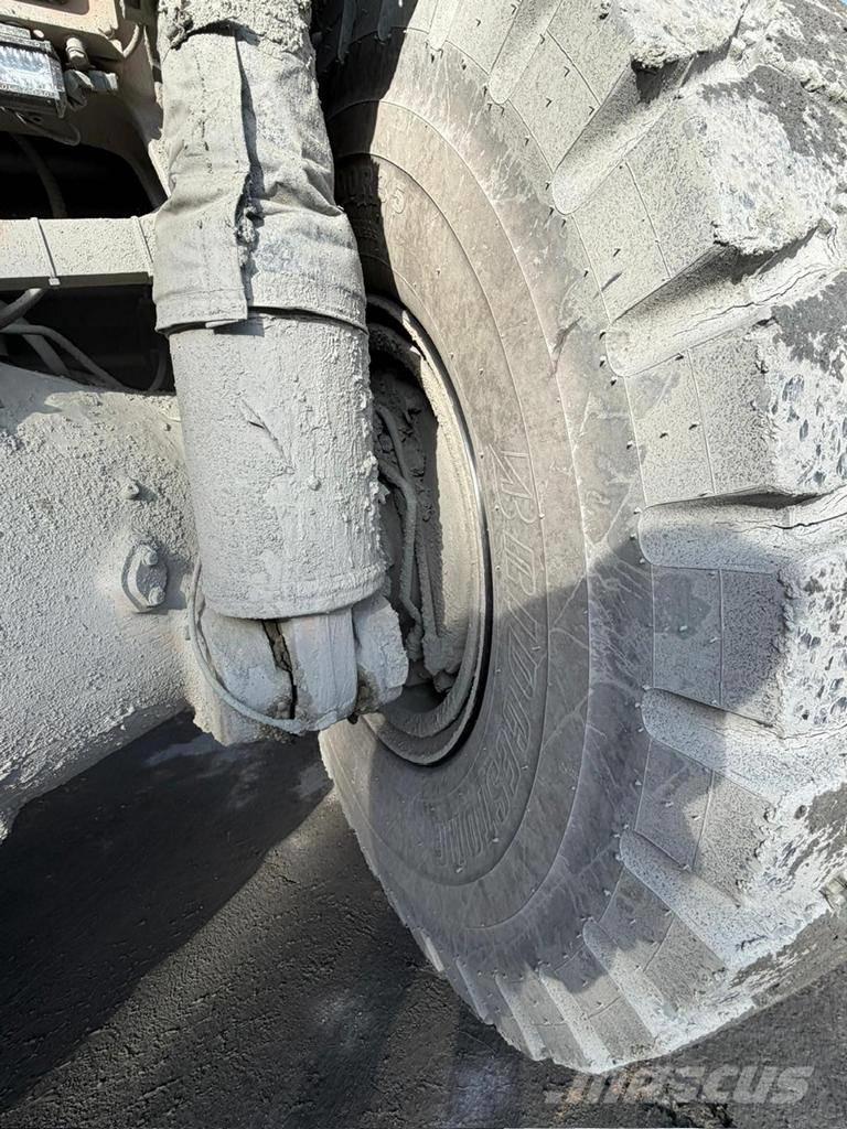 CAT 775 F Tombereau rigide