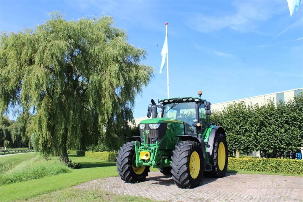 John Deere 6215R Tracteur