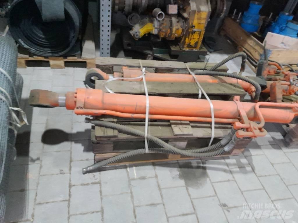 Hitachi ZX 210 Pelle sur chenilles