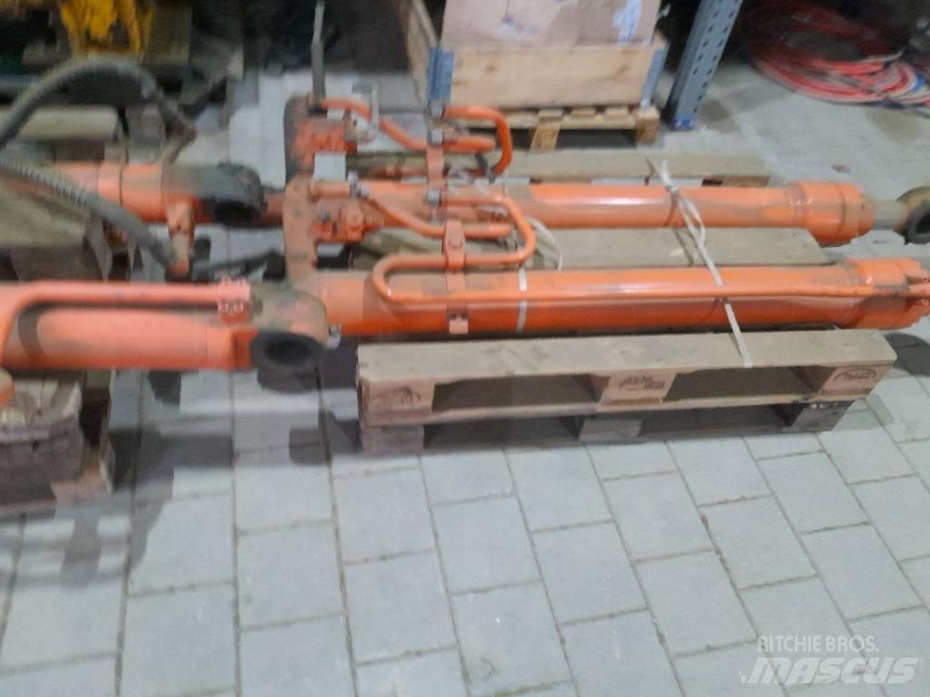 Hitachi ZX 210 Pelle sur chenilles