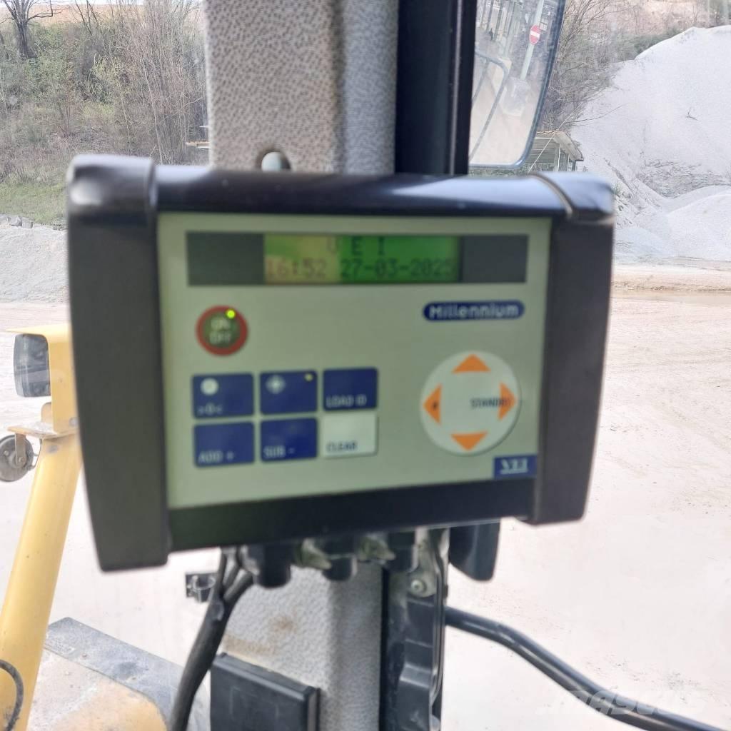 Komatsu WA 600-3 Chargeuse sur pneus