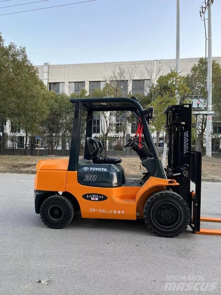 Toyota 7 FDN 30 Chariots diesel