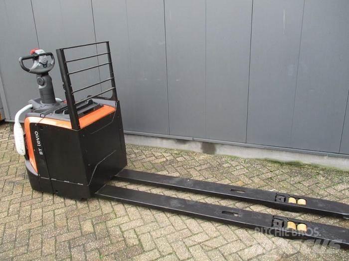 Toyota LPE 250 Transpalette accompagnant porté debout
