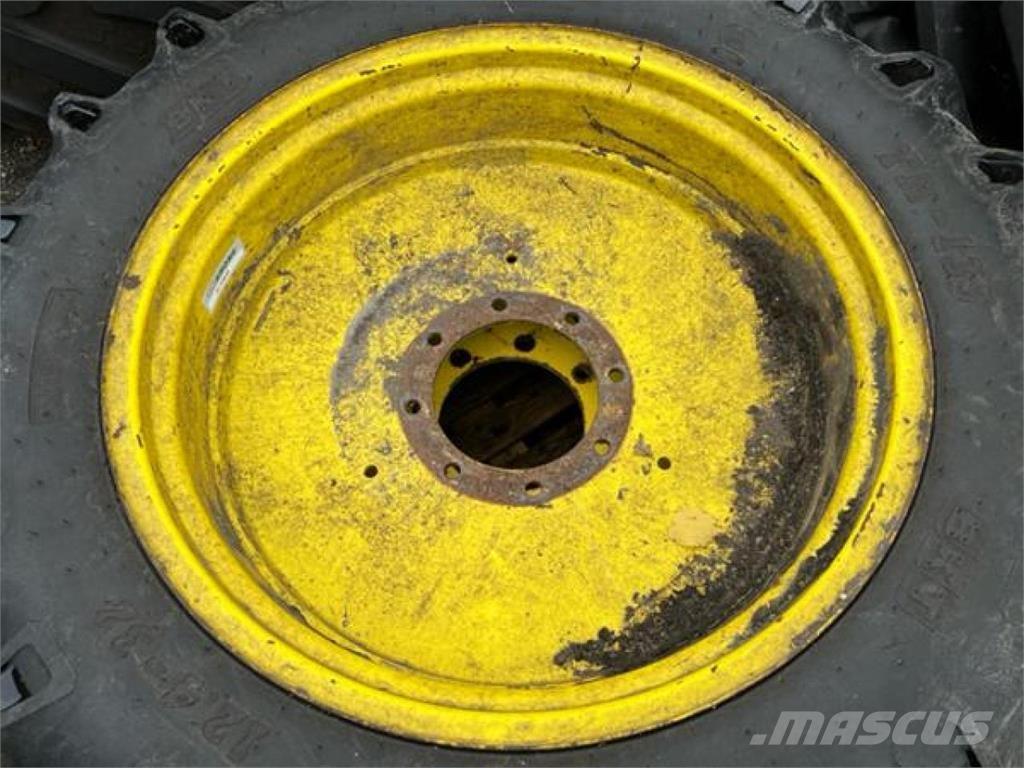 BKT 12.4-32 Pneus, roues et jantes