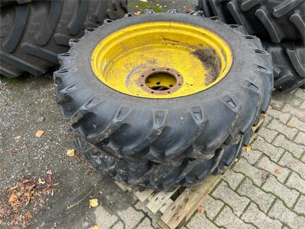 BKT 12.4-32 Pneus, roues et jantes