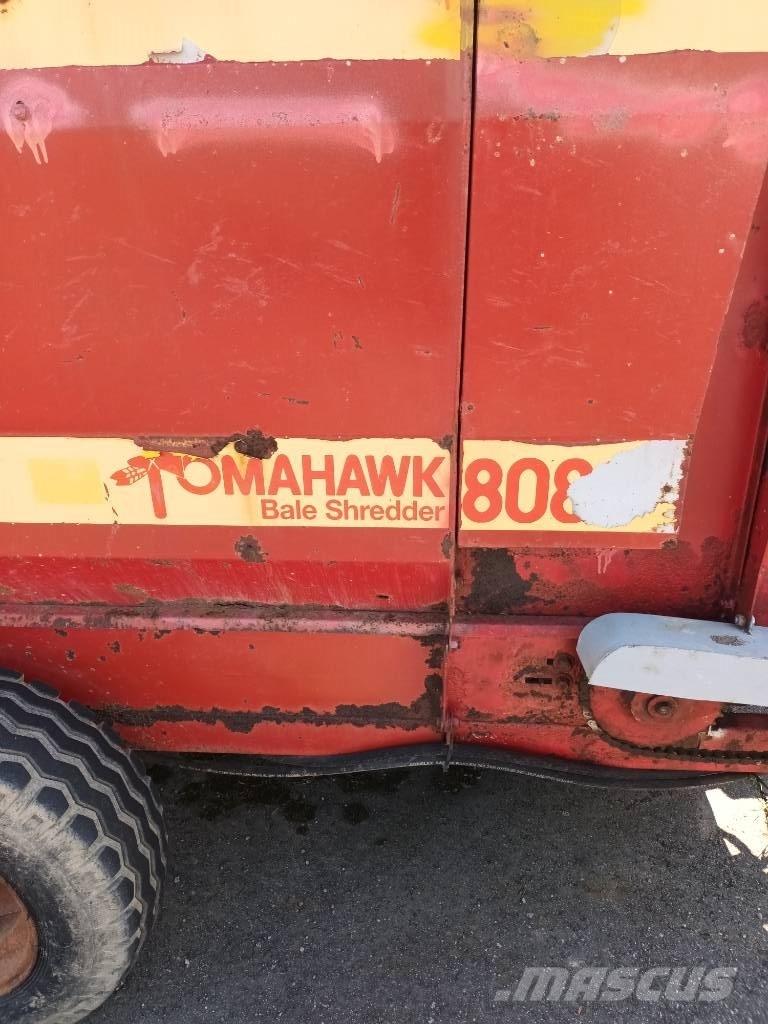 Tomahawk 808 Dérouleuse, pailleuse