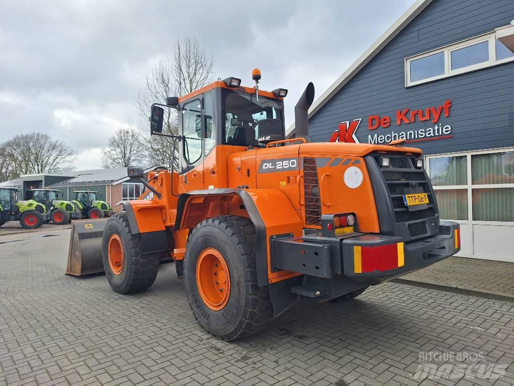 Doosan DL250 Chargeuse sur pneus