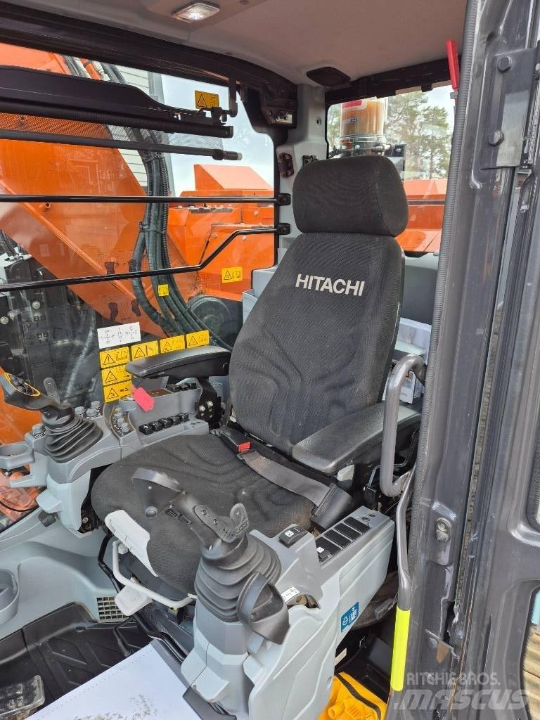 Hitachi ZX 135 US -7 Pelle sur chenilles