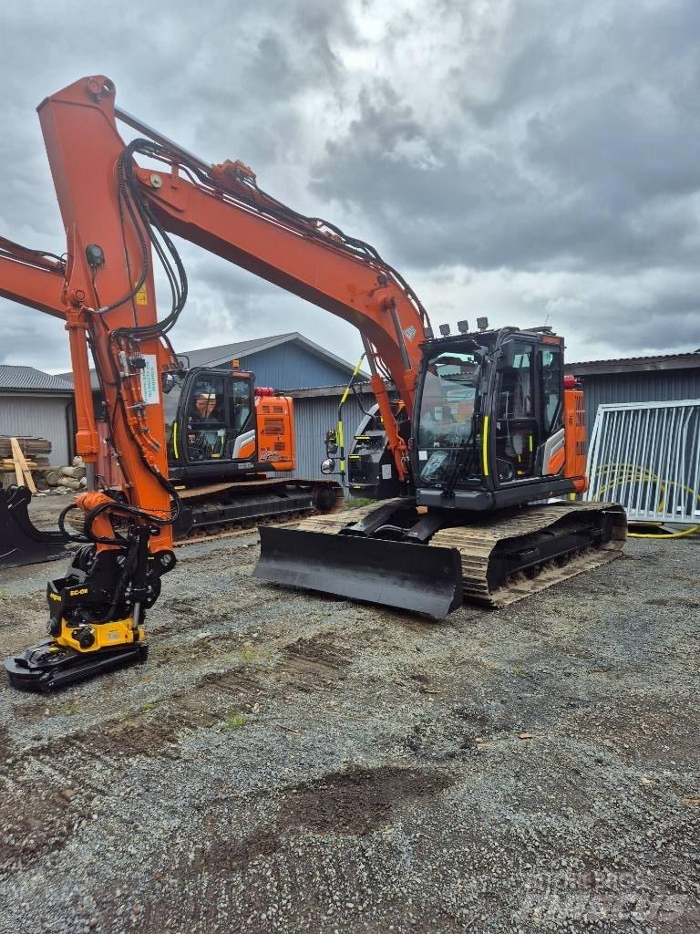 Hitachi ZX 135 US -7 Pelle sur chenilles