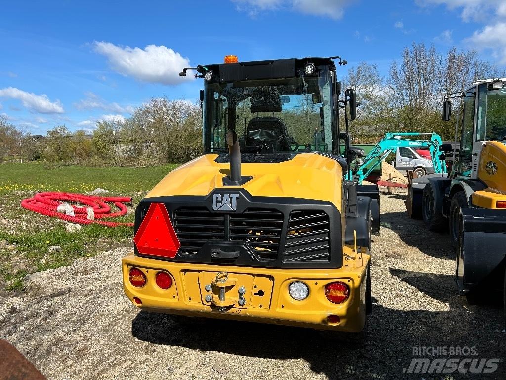 CAT 906 Chargeuse sur pneus