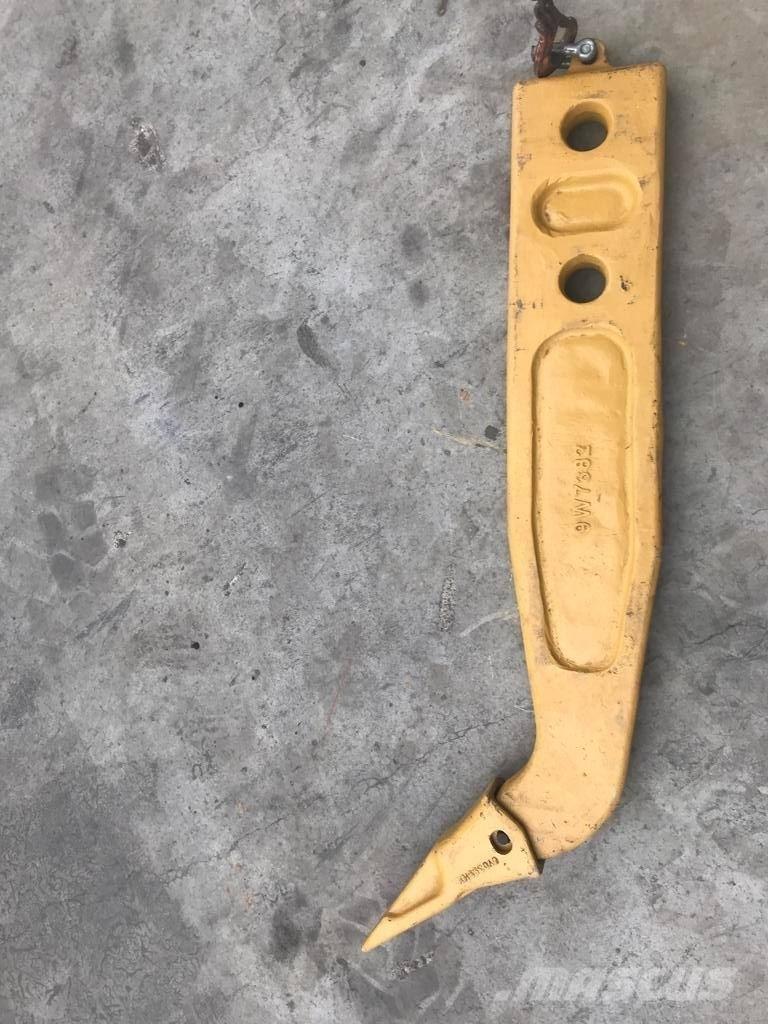 Komatsu D65 Shank Scarificateur