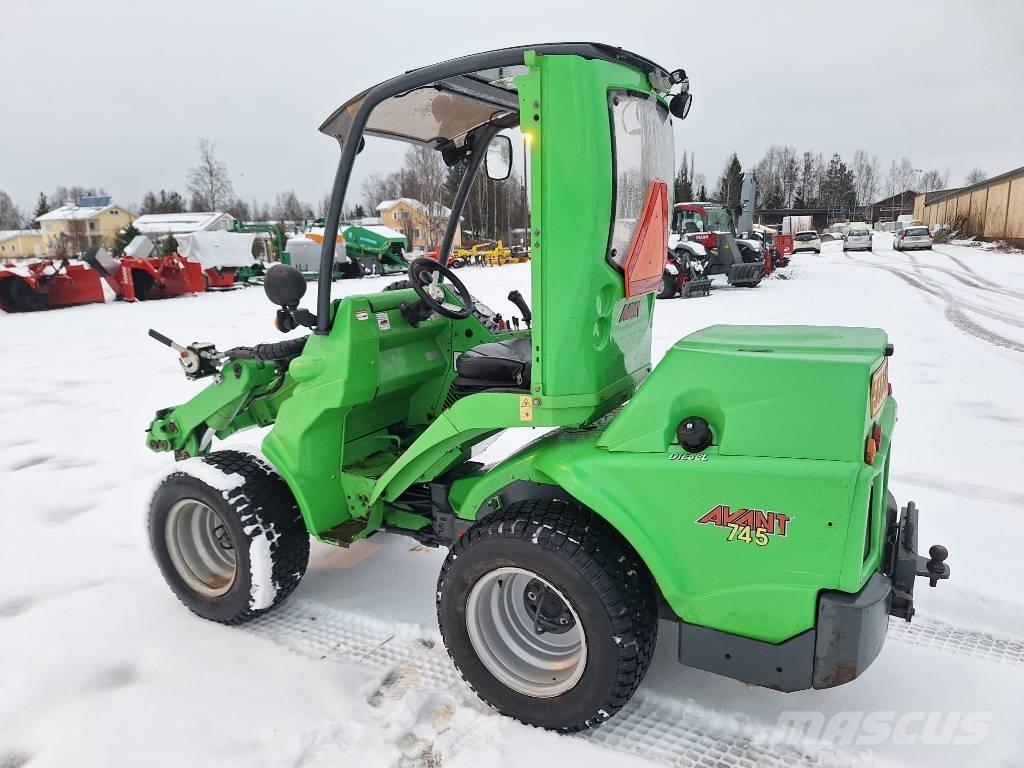 Avant 745 Chargeuse multifonction