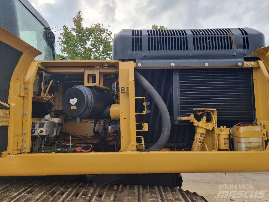 CAT 330 D Pelle sur chenilles