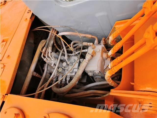 Hitachi EX60 Pelle sur chenilles