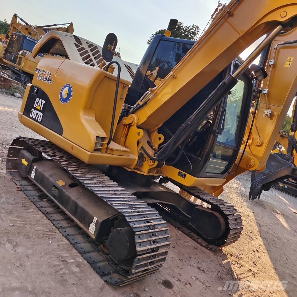 CAT 307 D Pelle sur chenilles