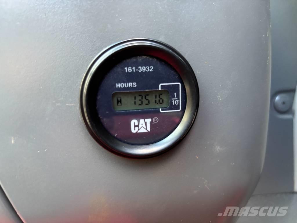 CAT 329 D Pelle sur chenilles