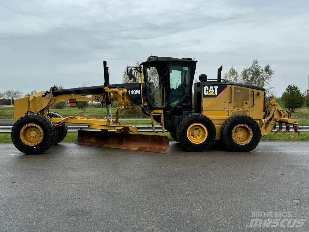 CAT 140M Niveleuse