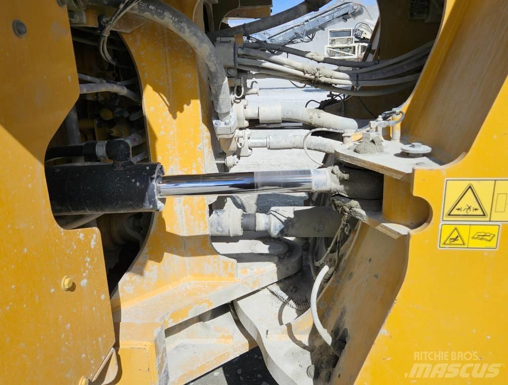 CAT 982 M Chargeuse sur pneus