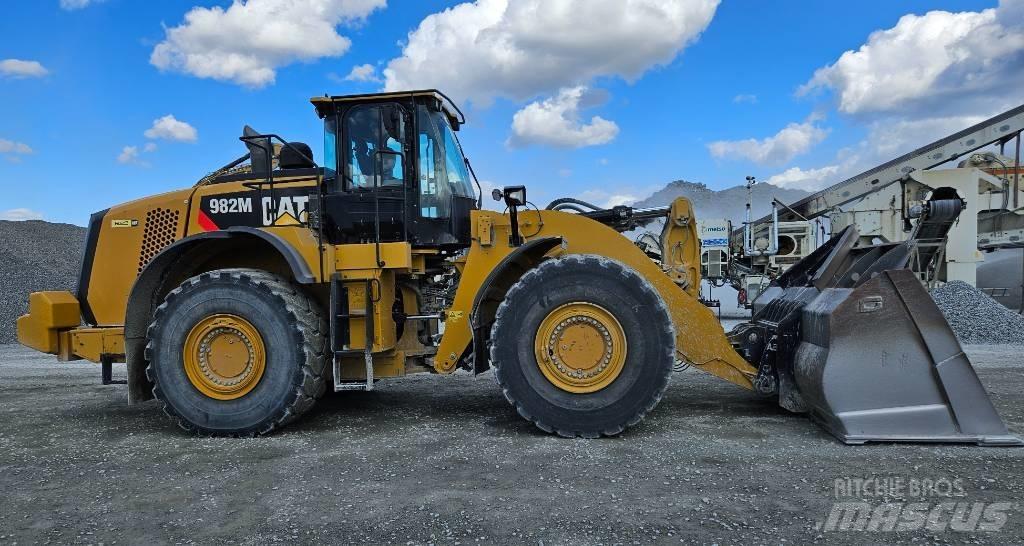 CAT 982 M Chargeuse sur pneus