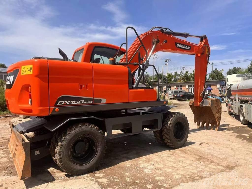 Doosan DH150W Pelle sur pneus