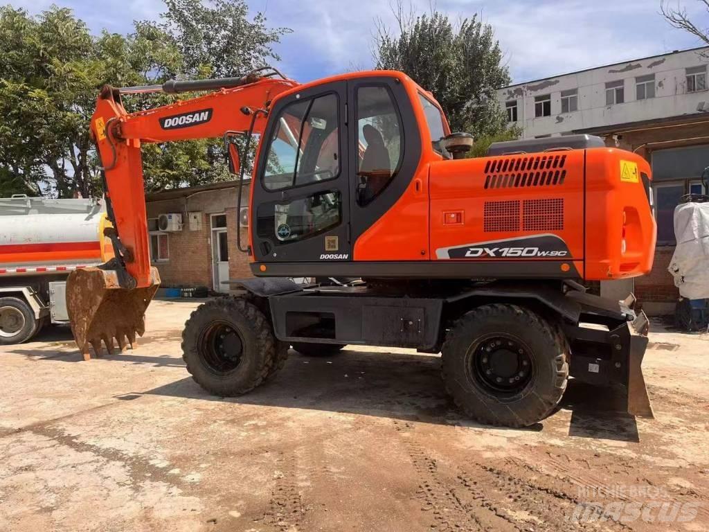 Doosan DH150W Pelle sur pneus