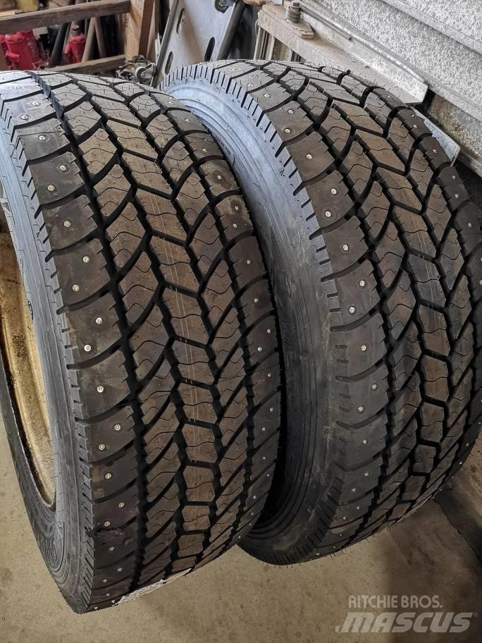  Tyres Different Pneus, roues et jantes